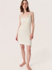 Soaked in Luxury Sukienka "Clara" w kolorze kremowym rozmiar: XS. Brązowe sukienki damskie Soaked in Luxury, xs, bez wzorów, z koronki, bez kołnierzyka, bez ramiączek, mini. Za 69.99 zł.