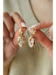 Pierres delicates Kolczyki w kolorze jasnoróżowym z perłami rozmiar: onesize. Różowe kolczyki damskie Pierres delicates, z perłą, z mosiądzu. Za 104.64 zł.