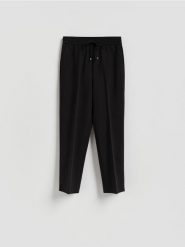 Spodnie z kantem - czarny. Czarne spodnie materiałowe damskie Reserved, bez wzorów, z tkaniny. Za 119.99 zł.