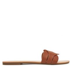 Klapki ONLY Shoes. Brązowe klapki damskie ONLY Shoes, bez wzorów, bez obcasa. Za 99.99 zł.