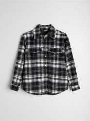 Kurtka w kratę w stylu flanelowym z domieszką wełny i wiskozy - czarny. Czarne kurtki damskie Sinsay, l, bez wzorów, z wełny, bez kaptura. Za 69.99 zł.