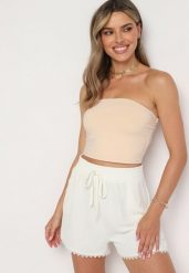 Jasnobeżowe Szorty z Bawełną i Wiskozą z Wysokim Stanem i Gumką w Pasie Zakończone Koronką Sadea. Brązowe szorty damskie Born2be, bez wzorów, z bawełny, eleganckie, z podwyższonym stanem. Za 39.99 zł.