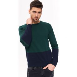 SWETER MULTIKOLOROWY. Zielone swetry męskie TOP SECRET, na lato, m, bez wzorów, bez kołnierzyka. Za 79.99 zł.