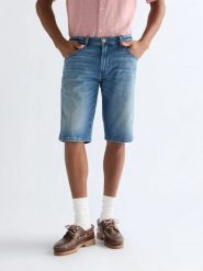 MESKIE SZORTY WRANGLER COLTON SHORTS HARBOR BLUE 112378707. Niebieskie szorty męskie Wrangler, z jeansu, bez kołnierzyka. Za 149.99 zł.