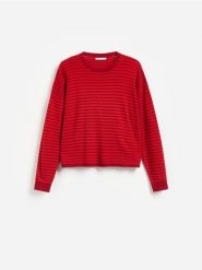 Sweter w paski - czerwony. Czerwone swetry klasyczne damskie Reserved, l, z dzianiny, bez kołnierzyka. Za 109.99 zł.