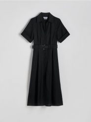 Sukienka z paskiem - czarny. Czarne sukienki damskie Reserved, l, bez wzorów, z tkaniny, bez kołnierzyka, bez ramiączek, rozkloszowane. W wyprzedaży za 119.99 zł.