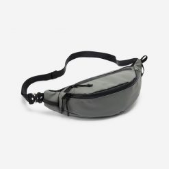 Torebka nerka hydrofobowa 2 kieszenie. Szare torebki klasyczne damskie Decathlon, bez wzorów, z materiału, bez dodatków. W wyprzedaży za 59.99 zł.