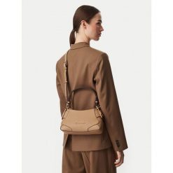 Torebka LOVE MOSCHINO. Brązowe torebki klasyczne damskie Love Moschino, bez wzorów, bez dodatków. Za 949.99 zł.