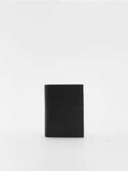 Skórzany portfel - czarny. Czarne portfele męskie Reserved, bez wzorów. Za 99.99 zł.