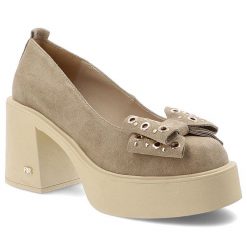 Beżowe Półbuty Karino Stylowe Obuwie Damskie Na Obcasie. Brązowe półbuty damskie Karino, bez wzorów, z jeansu, eleganckie, bez obcasa, na obcasie. Za 499.00 zł.
