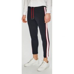 Only & Sons - Spodnie. Niebieskie spodnie materiałowe męskie Only & Sons, bez wzorów, z bawełny, casualowe. W wyprzedaży za 69.90 zł.