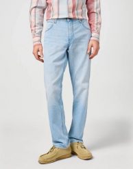 MESKIE SPODNIE WRANGLER GREENSBORO SPUR STITCHED 112362558. Spodnie materiałowe męskie Wrangler, bez wzorów, z jeansu. Za 219.99 zł.