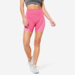 Spodenki fitness damskie Domyos krótkie. Czerwone spodenki sportowe damskie DOMYOS, l, z materiału, na fitness i siłownię. Za 89.99 zł.