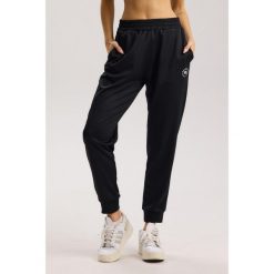 Damskie spodnie dresowe Rough Radical Dynamic Pro Joggers Women. Szare spodnie dresowe damskie ROUGH RADICAL, l, z dresówki, na fitness i siłownię. W wyprzedaży za 135.92 zł.