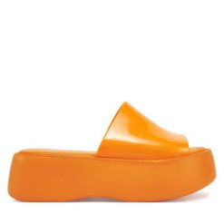 Klapki Melissa. Brązowe klapki damskie Melissa, bez wzorów, bez obcasa. Za 289.99 zł.