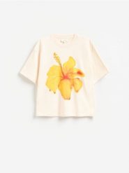 Bawełniany t-shirt z nadrukiem - kremowy. Białe t-shirty damskie Reserved, l, bez wzorów, z bawełny, bez kołnierzyka. Za 79.99 zł.