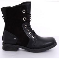 Botki workery czarne Z136 Black. Czarne botki damskie ButyModne, z materiału, bez obcasa, na płaskiej podeszwie, bez zapięcia. W wyprzedaży za 109.00 zł.
