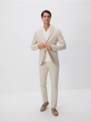 Dzianinowa marynarka slim fit - beżowy. Brązowe marynarki męskie Reserved, bez wzorów, z bawełny. W wyprzedaży za 119.99 zł.