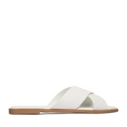 Klapki JENNY. Białe klapki damskie Jenny, bez wzorów, bez obcasa. Za 69.99 zł.