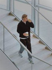 4F Sweter regular z wełną męski - czarny L. Czarne swetry męskie 4f, l, bez wzorów, z jeansu, bez kołnierzyka. Za 269.99 zł.