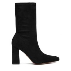 Botki Nine West. Czarne botki damskie Nine West, bez obcasa, na słupku, bez zapięcia. Za 289.99 zł.