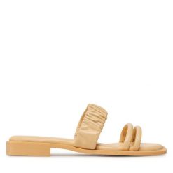 Klapki Tamaris. Żółte klapki damskie Tamaris, bez wzorów, bez obcasa. Za 149.99 zł.