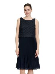 Vera Mont Sukienka w kolorze granatowym rozmiar: 42. Niebieskie sukienki damskie Vera Mont, bez wzorów, bez kołnierzyka, bez ramiączek, mini. Za 339.99 zł.