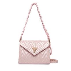 Torebka Guess. Czerwone torebki klasyczne damskie Guess, z aplikacjami, bez dodatków. Za 289.99 zł.