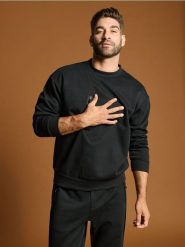 Bluza - czarny. Czarne bluzy bez kaptura męskie Sinsay, l. W wyprzedaży za 29.99 zł.