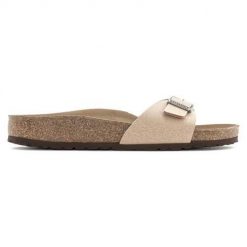 Klapki damskie Birkenstock Madrid. Brązowe klapki damskie Birkenstock, bez wzorów, z materiału, bez obcasa. Za 359.00 zł.