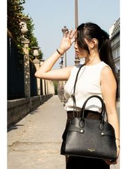 Victor & Hugo Paris Skórzana torebka "Luzd" w kolorze czarnym - 31 x 24 x 16 cm rozmiar: onesize. Czarne torebki klasyczne damskie Victor & Hugo Paris, bez wzorów, z materiału, bez dodatków. Za 374.19 zł.