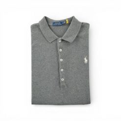 Second life - Koszulka polo damska z krótkim rękawem szara - Jak nowy. Szare bluzki damskie Ralph Lauren, bez wzorów, sportowe, bez kołnierzyka, bez ramiączek. Za 114.17 zł.