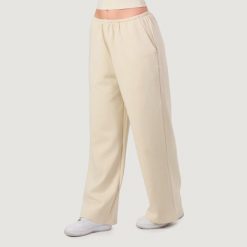 Spodnie damskie fitness oversize z kieszeniami migdałowe NEO. Brązowe spodnie sportowe damskie GYMBEAM, l, z dresówki, na fitness i siłownię. Za 132.90 zł.