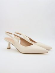 Bellucci Czółenka w kolorze beżowym rozmiar: 38. Brązowe czółenka damskie Bellucci, bez wzorów, bez obcasa. Za 108.99 zł.