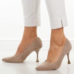 Beżowe zamsz Polskie szpilki damskie Suzana 2201. Brązowe szpilki Suzana, bez wzorów, z zamszu, bez obcasa. Za 249.00 zł.