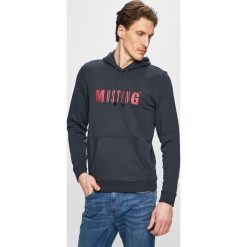 Mustang - Bluza. Niebieskie bluzy z kapturem męskie Mustang, m, z bawełny. W wyprzedaży za 99.90 zł.