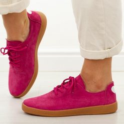 Fuksja skórzane półbuty damskie T.Sokolski w26-611. Czerwone półbuty damskie Sokolski, bez wzorów, z jeansu, casualowe, z okrągłym noskiem, bez obcasa. W wyprzedaży za 179.10 zł.