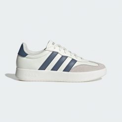 Buty Barreda. Białe buty trekkingowe męskie Adidas, ze skóry, bez zapięcia, trekkingowe. Za 228.99 zł.