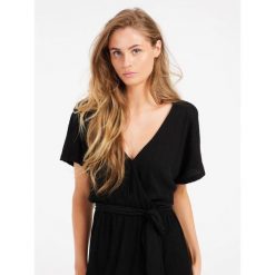 Sukienka damska Protest Nadia. Czarne sukienki damskie Protest, m, bez wzorów, eleganckie, bez kołnierzyka, bez ramiączek, sportowe. Za 320.50 zł.