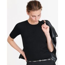 Sweter z krótkim rękawem - Czarny. Czarne swetry klasyczne damskie Reserved, l, bez kołnierzyka. Za 89.99 zł.