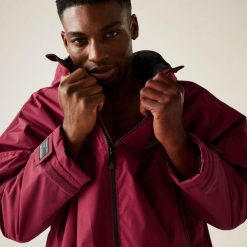 Płaszcz plażowy wodoodporny Changing Robe Regatta. Czarne płaszcze damskie Regatta, bez wzorów. Za 329.99 zł.