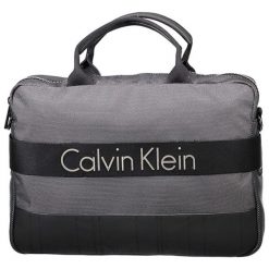 Torba w kolorze czarno-szarym na laptopa - (S)38 x (W)28 x (G)8 cm. Czarne torby na laptopa damskie CALVIN KLEIN, bez wzorów, z materiału. W wyprzedaży za 499.95 zł.