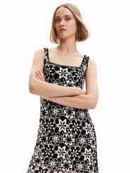 Desigual Sukienka codzienna Daisies 23SWVF01 Czarny Regular Fit. Czarne sukienki damskie Desigual, na co dzień, l, bez wzorów, z bawełny, bez kołnierzyka, bez ramiączek, proste. Za 509.99 zł.
