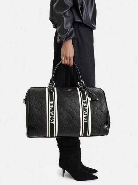 Nine West Torba weekendowa EO-LIGHT ELEGANCE-TK25737 Czarny. Czarne torebki klasyczne damskie Nine West, bez wzorów, ze skóry, bez dodatków. Za 399.99 zł.