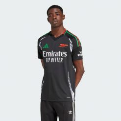 Koszulka Arsenal 24/25 Away. Czarne t-shirty sportowe męskie Adidas, l, z materiału, bez ramiączek, do piłki nożnej. W wyprzedaży za 314.30 zł.