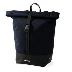 Urbanproof Jednokomorowa torba rowerowa Rolltop 20L niebieska z RPET. Niebieskie torebki klasyczne damskie URBAN PROOF, bez wzorów, bez dodatków. Za 264.49 zł.