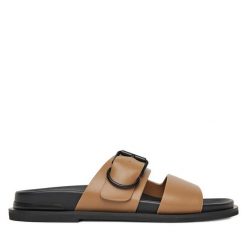 Klapki Badura. Brązowe klapki damskie Badura, bez wzorów, bez obcasa. Za 188.99 zł.