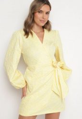 Żółta Kopertowa Sukienka z Wiązaniem w Talii Koexia. Żółte sukienki damskie Born2be, na co dzień, l, bez wzorów, z materiału, eleganckie, bez kołnierzyka, bez ramiączek, mini, kopertowe. W wyprzedaży za 135.99 zł.