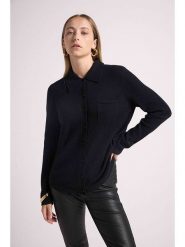 Maison Héritage Cashmere Kaszmirowa koszula w kolorze czarnym rozmiar: L. Czarne koszule damskie Maison Héritage Cashmere, l, bez wzorów, z kaszmiru, bez kołnierzyka, bez ramiączek. Za 435.11 zł.