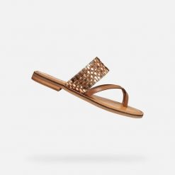 Sandały GEOX D MADDALUSIAC Brązowy. Brązowe sandały damskie Geox, bez wzorów, ze skóry, bez obcasa. Za 313.99 zł.